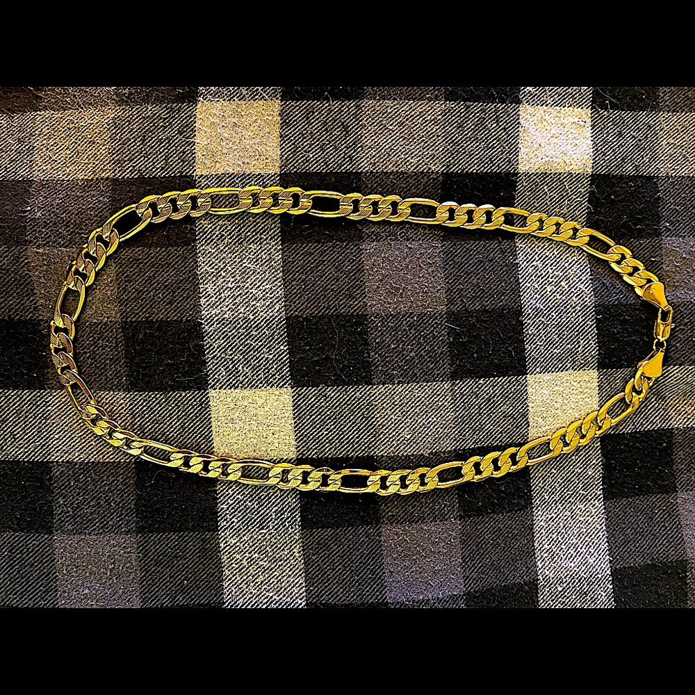 14k Gold 22” 10mm Figaro Chain weighs 72 grams.